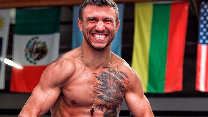 "Ломаченко сидит на двух стульях", – украинский боксер