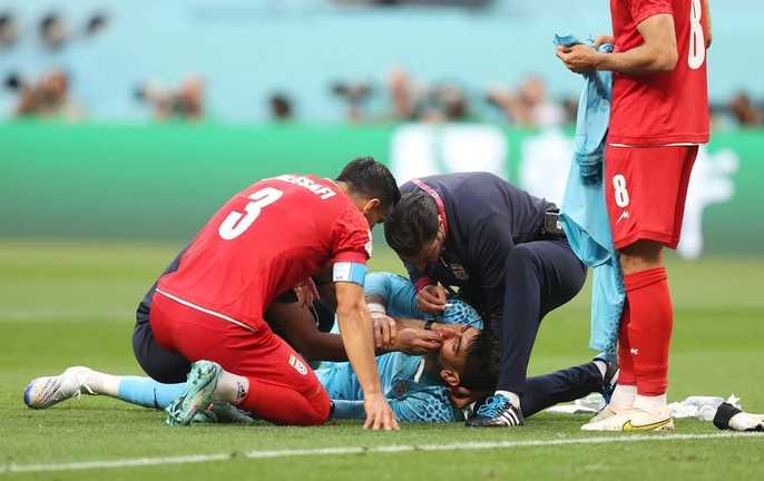 Кіпер Ірану після моторошного зіткнення / фото Twitter Кіпер Ірану після моторошного зіткнення / фото Twitter