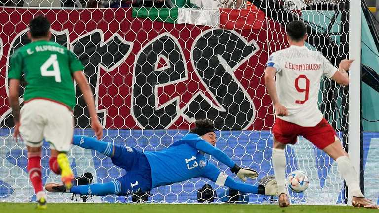 Очоа проти Лєвандовскі / Фото Marca Очоа проти Лєвандовскі / Фото Marca