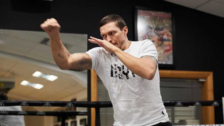 Олександр Усик / фото з соцмереж Олександр Усик / фото з соцмереж