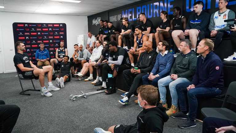 Исаак Хамфрис перед партнерами / фото Мельбурн Юнайтед