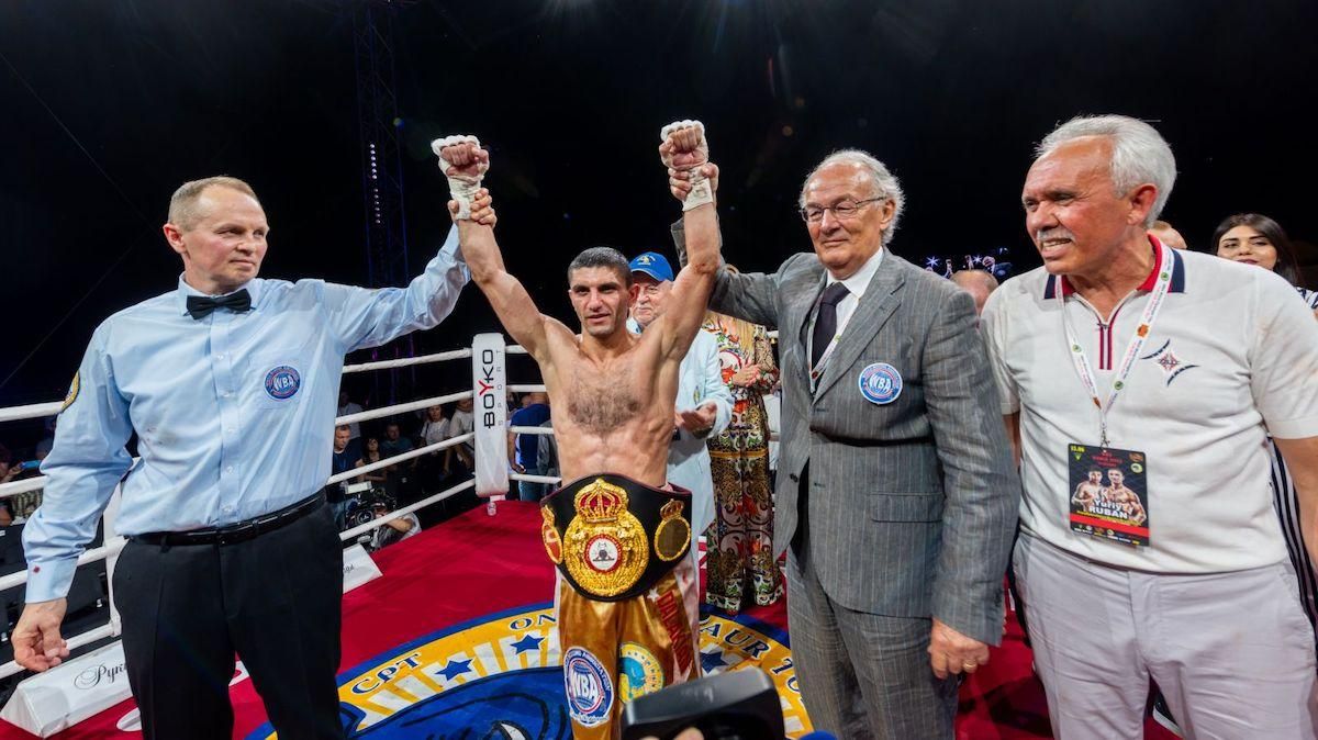 Артем Далакян после победы / фото из соцсетей