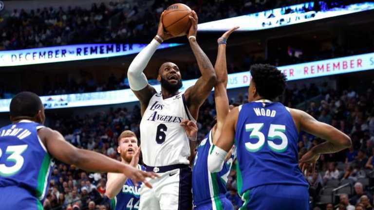 Леброн Джеймс у матчі з Далласом / фото NBA Леброн Джеймс у матчі з Далласом / фото NBA