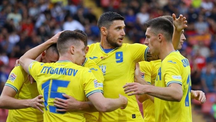 Сборная Украины по футболу поедет на следующий сбор с новым тренером, – Бурбас
