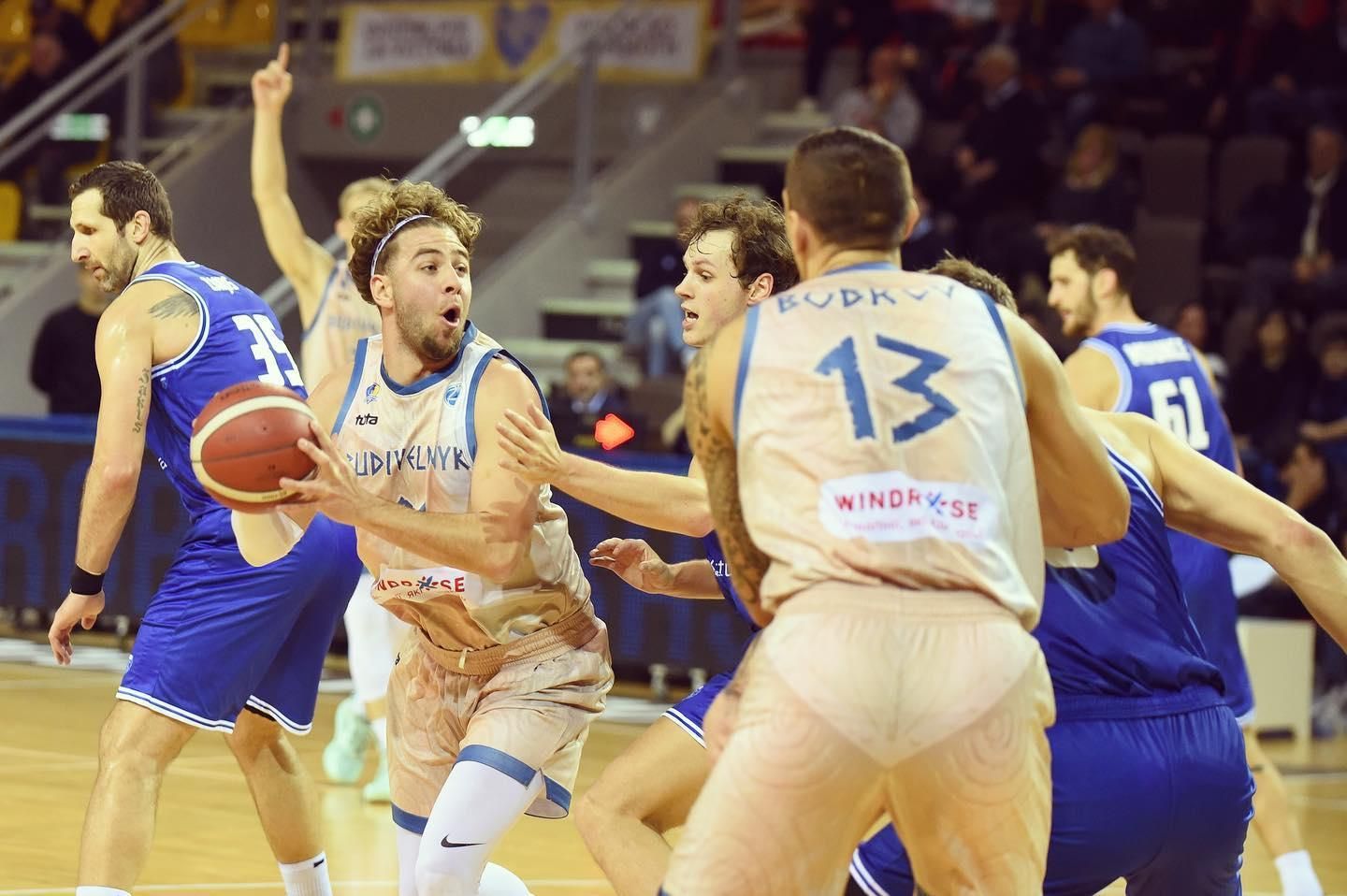 Будівельник невдало стартував у топ-16 / фото БК Будівельник