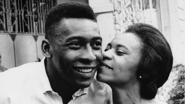 Пеле з матір'ю Селестою Насіменту / Фото AP Пеле з матір'ю Селестою Насіменту / Фото AP