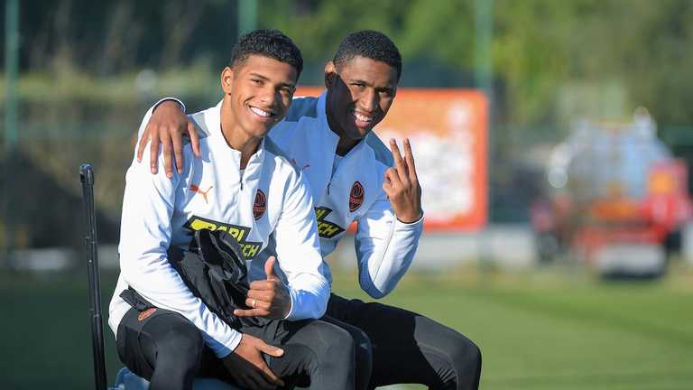 Вінісіус Тобіас (ліворуч) та Тете / фото ФК Шахтар Вінісіус Тобіас (ліворуч) та Тете / фото ФК Шахтар