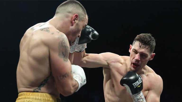 Кріс Біллам-Сміт нокаутував Арменда Ходжая / skysports Кріс Біллам-Сміт нокаутував Арменда Ходжая / skysports