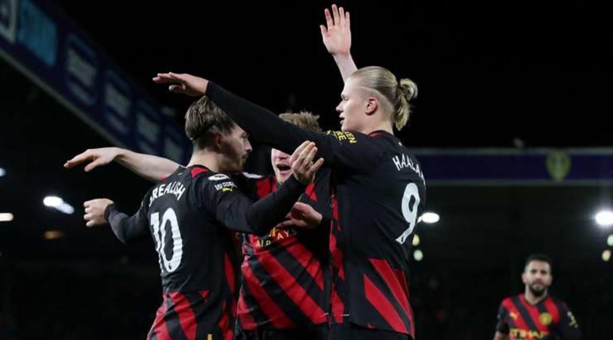 Манчестер Сити празднует победу над Лидсом / AFP