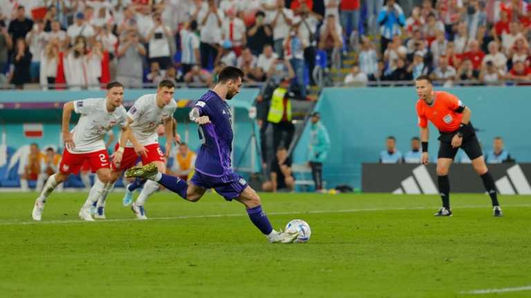 Момент невдалого пенальті від Мессі / фото з відкритих джерел Момент невдалого пенальті від Мессі / фото з відкритих джерел