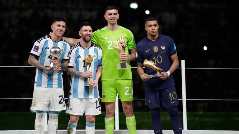 Фернандес, Месси, Мартинес и Мбаппе / AP Фернандес, Месси, Мартинес и Мбаппе / AP