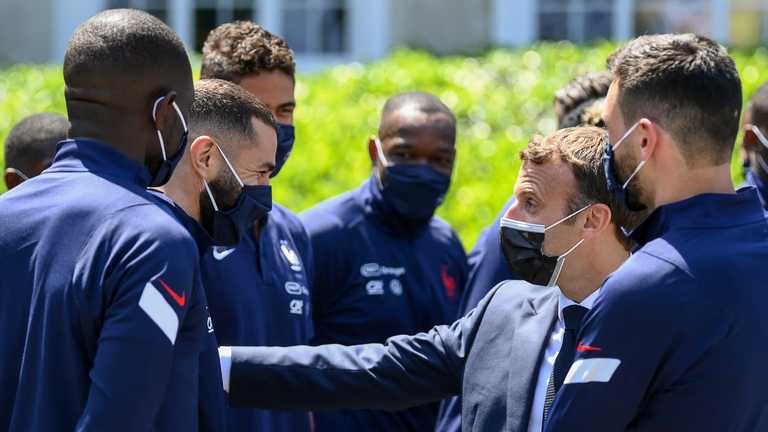 Макрон с игроками сборной Франции / Фото RMC Sport Макрон с игроками сборной Франции / Фото RMC Sport