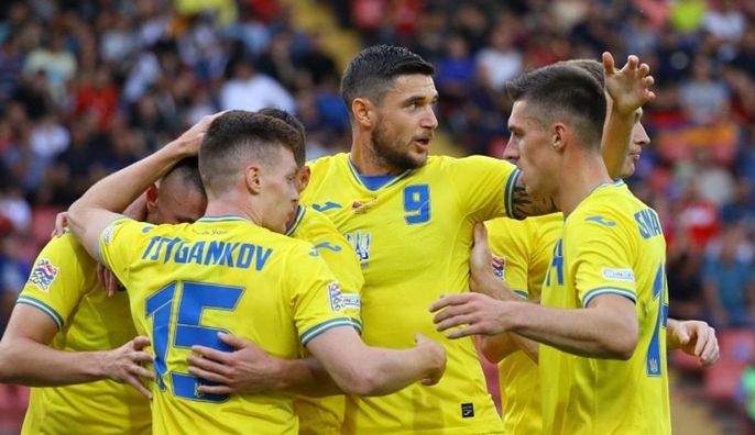 Збірна України з футболу поїде на наступний збір з новим тренером, – Бурбас