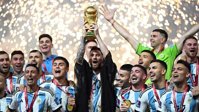 Эмилиано Мартинес стал одним из главных героев сборной Аргентины / AFP Эмилиано Мартинес стал одним из главных героев сборной Аргентины / AFP