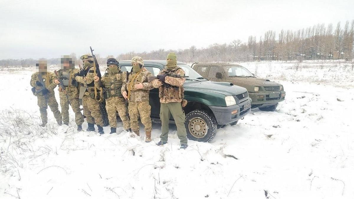 Favbet Foundation передав позашляховики і мікроавтобус на потреби ЗСУ / Фото Favbet Foundation