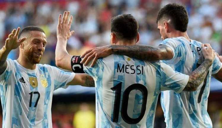 Папу Гомес (ліворуч) / фото з відкритих джерел Папу Гомес (ліворуч) / фото з відкритих джерел