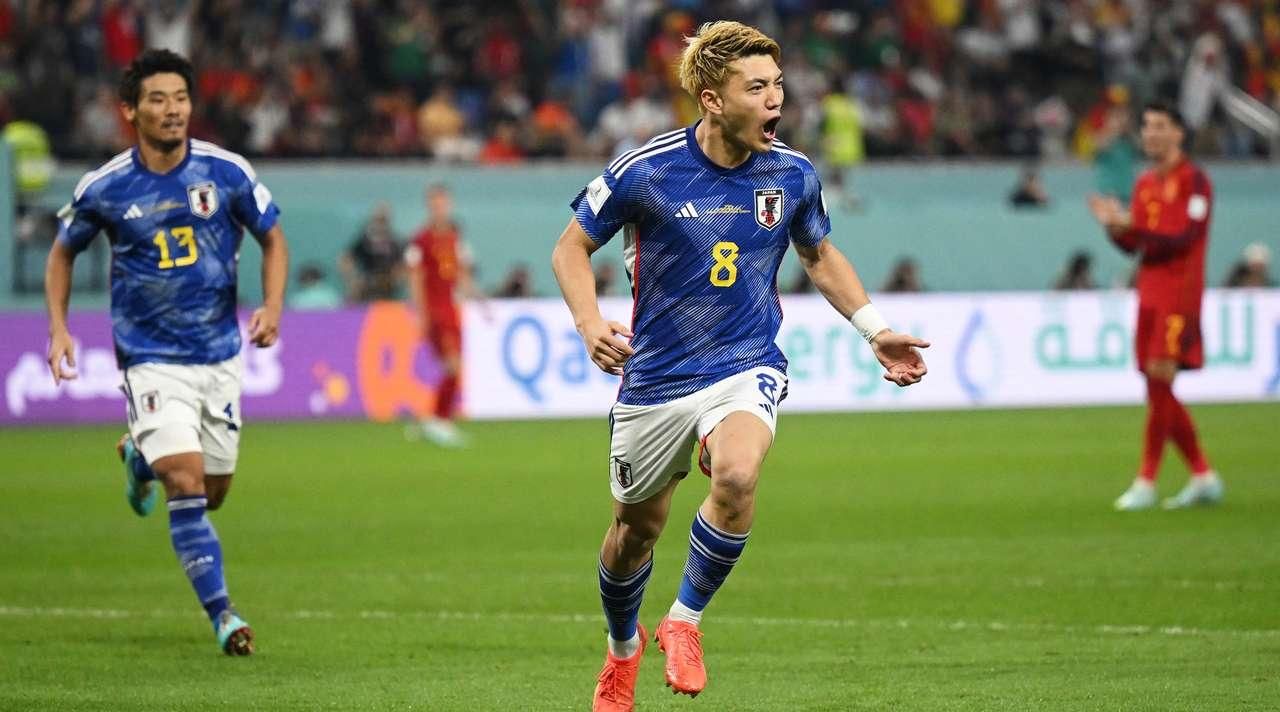 Японцы шокировали Испанию / фото AFP