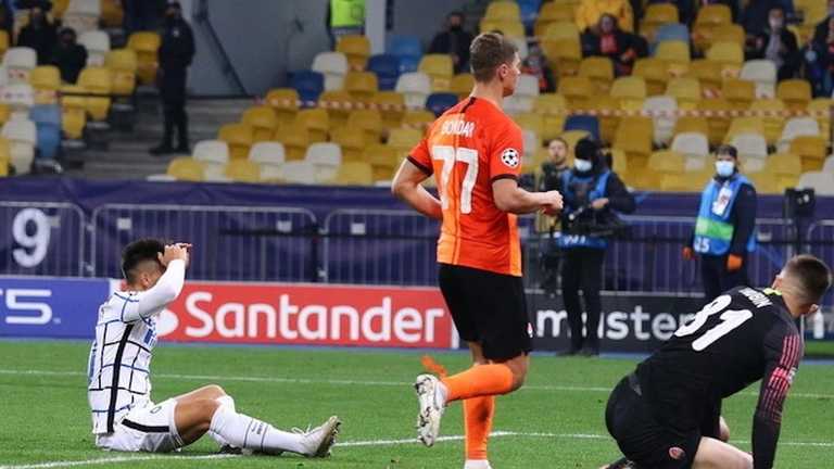 Бондар (по центру) / фото Шахтар Бондар (по центру) / фото Шахтар