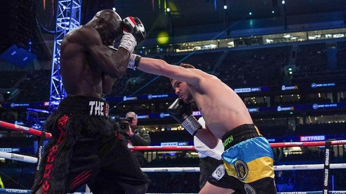 Денис Беринчик одолел Ивана Менди / Фото Queensberry Promotions