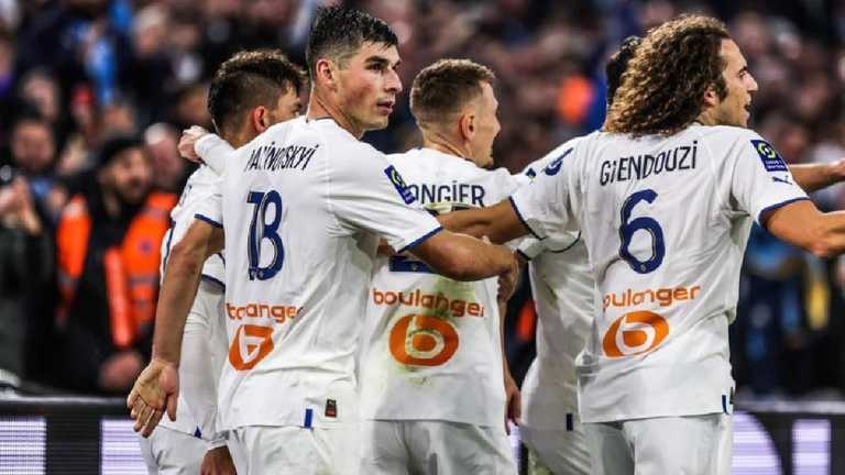 Маліновський з новими партнерами / фото ФК Марсель Маліновський з новими партнерами / фото ФК Марсель