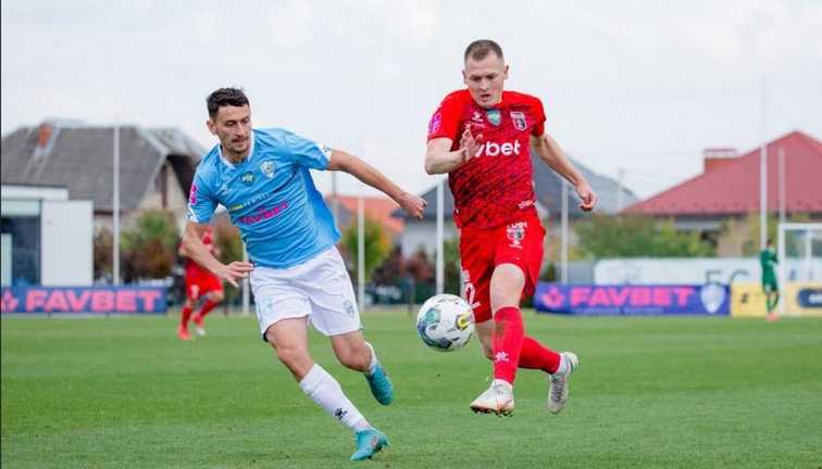 Євген Пасіч (праворуч) перейшов у СК Дніпро-1 / фото ФК Верес Євген Пасіч (праворуч) перейшов у СК Дніпро-1 / фото ФК Верес