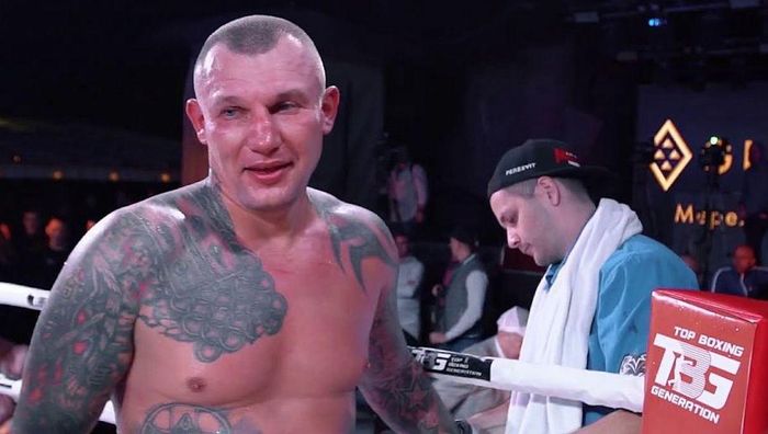 Три нокдауни за раунд: український боксер впевнено переміг боснійця