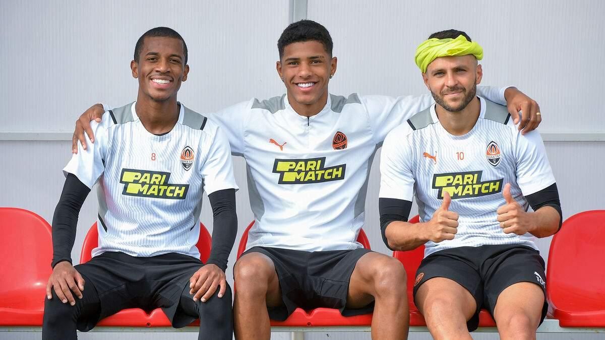 Винисиус Тобиас с партнерами по Шахтеру / Фото ФК Шахтер