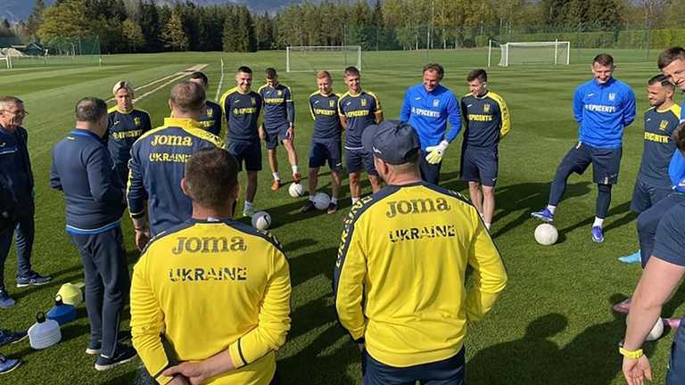 Ризник (справа) в сборной Украины / фото УАФ Ризник (справа) в сборной Украины / фото УАФ