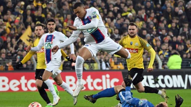 Мбаппе в матче против Пе де Касселя / Francois LO PRESTI Мбаппе в матче против Пе де Касселя / Francois LO PRESTI