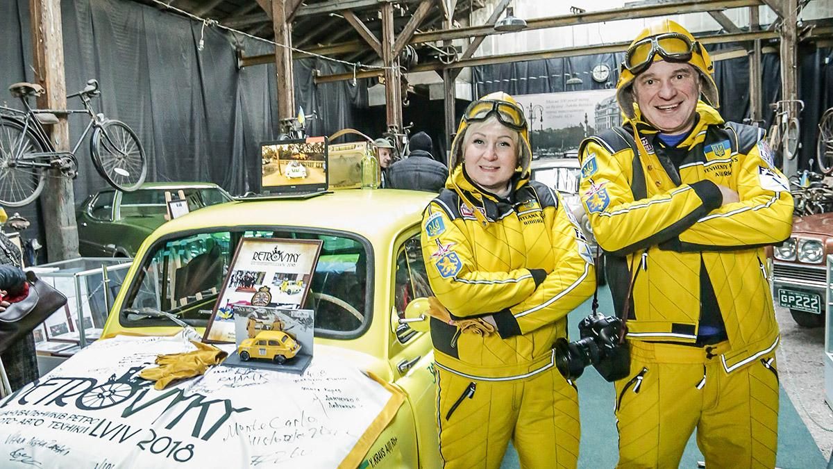 Світлана та Євген Кравси на "Запорожці" / Фото з архіву героїв інтерв'ю