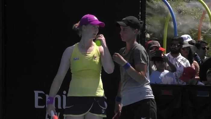 Калинина сенсационно победила опытный дуэт на пути в 1/8 финала парного Australian Open