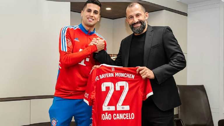 Жоау Кансело переехал в Германию / фото ФК Бавария