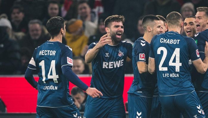 Бавария на последних минутах спаслась от поражения Кельна, РБ Лейпциг унизил Шальке