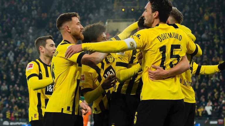 Борусія Д вигризла перемогу в Аугсбурга / Фото з соцмереж Борусія Д вигризла перемогу в Аугсбурга / Фото з соцмереж