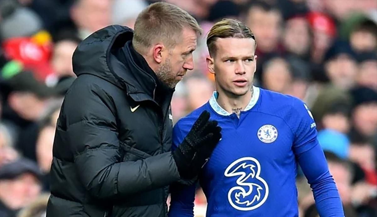 Поттер наставляет Мудрика / фото ФК Челси Поттер наставляет Мудрика / фото ФК Челси