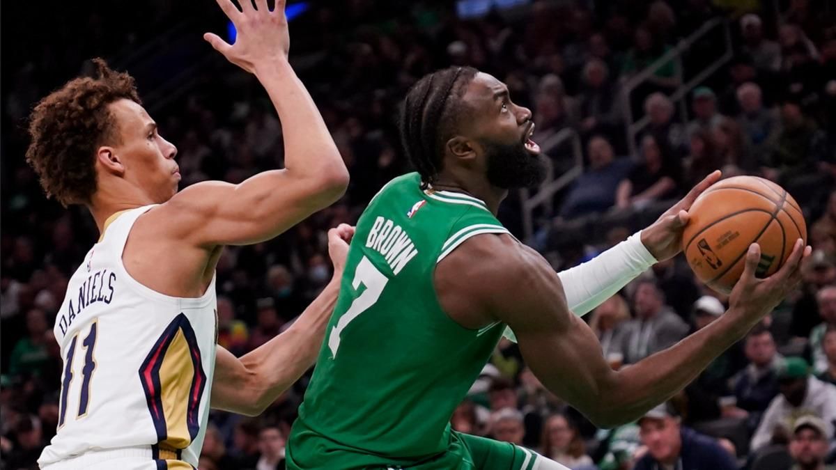 Браун (с мячом) оформил личный рекорд/фото из открытых источников Браун (с мячом) оформил личный рекорд/фото из открытых источников