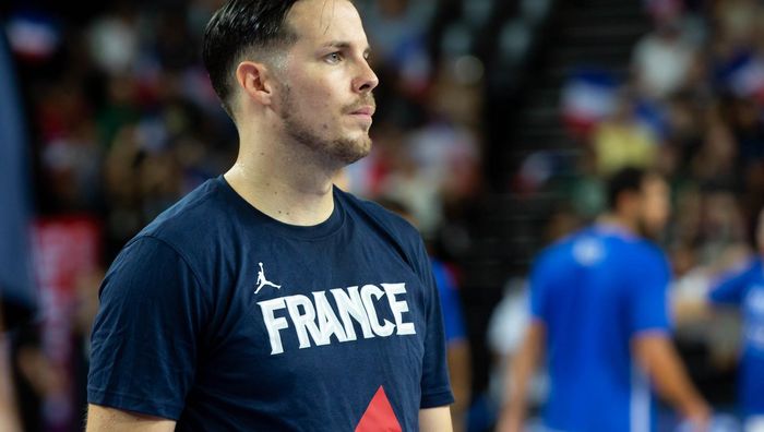 Расплата за игру на россии: звездного французского баскетболиста не хотят видеть в сборной