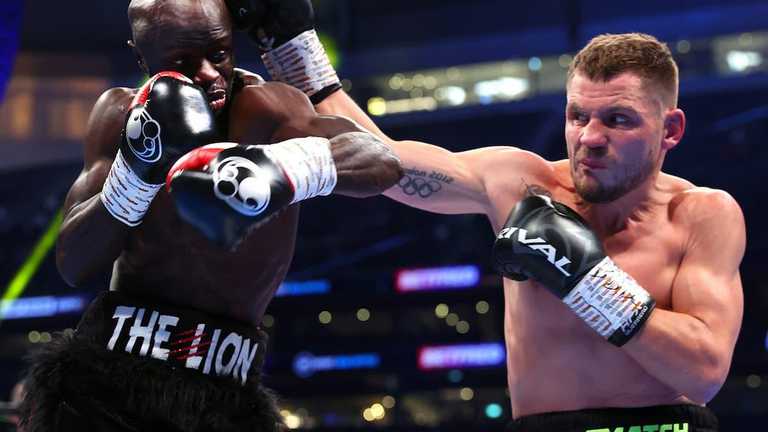 Беринчик против Менди / Фото WBO Беринчик против Менди / Фото WBO