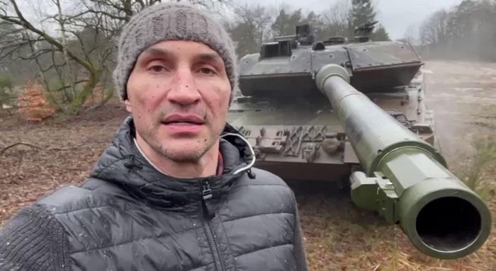 Кличко випробував танки "Leopard" на полігоні – відео