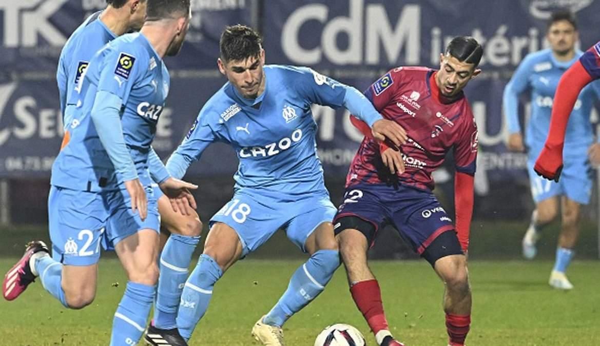 Малиновский (по центру) / фото ФК Марсель