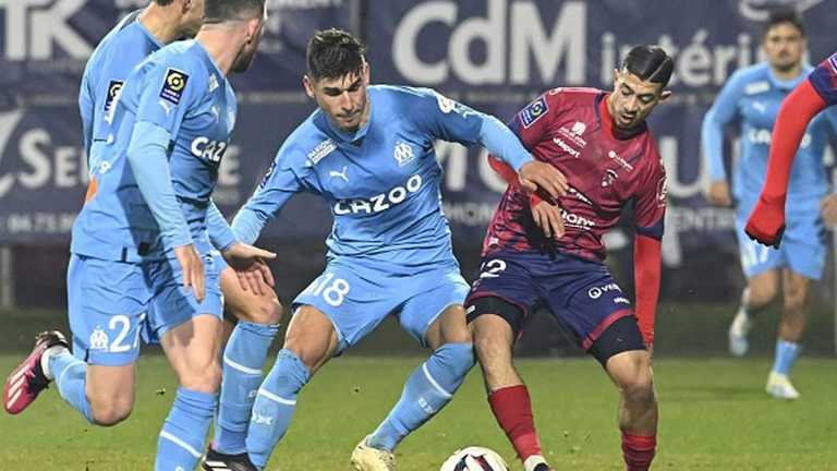 Маліновський (по центру) / фото ФК Марсель Маліновський (по центру) / фото ФК Марсель