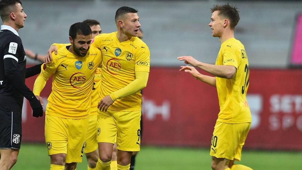 Борячук (по центру) / фото Металіст 1925