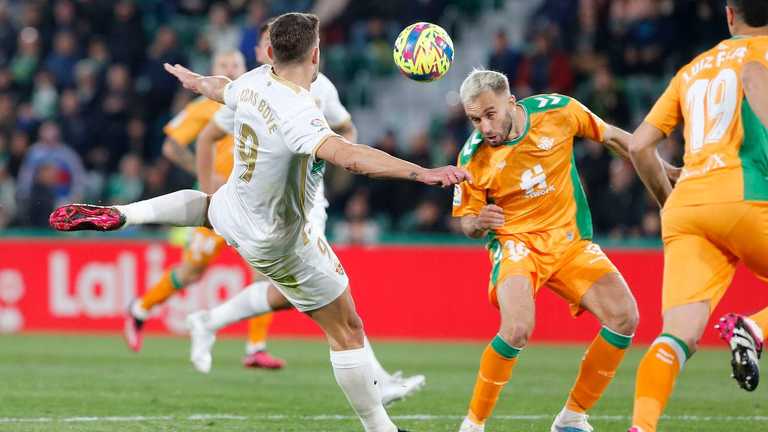 Матч Эльче против Бетиса завершился скандалом / фото из соцсетей Матч Эльче против Бетиса завершился скандалом / фото из соцсетей