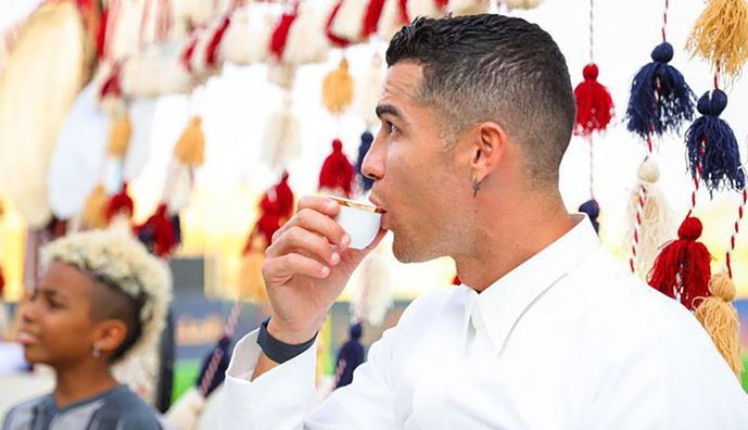 Роналду розмахує шаблюкою – португалець долучився до свята в Саудівській Аравії