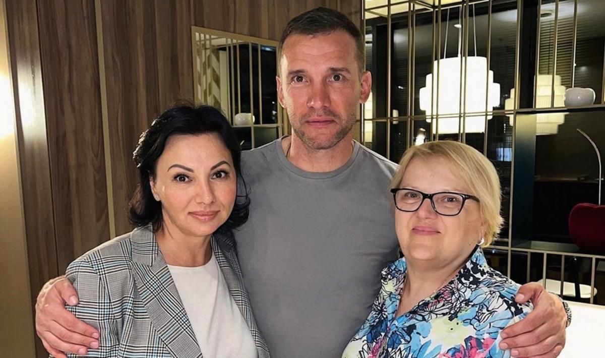 Шевченко з мамою та сестрою / фото з соцмереж