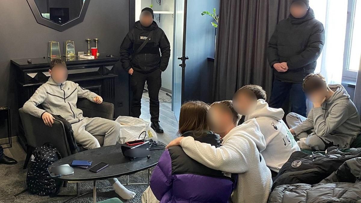 Скандальное дело о "пьяных" вечеринках продолжает набирать обороты / Фото Национальная полиция Скандальное дело о "пьяных" вечеринках продолжает набирать обороты / Фото Национальная полиция