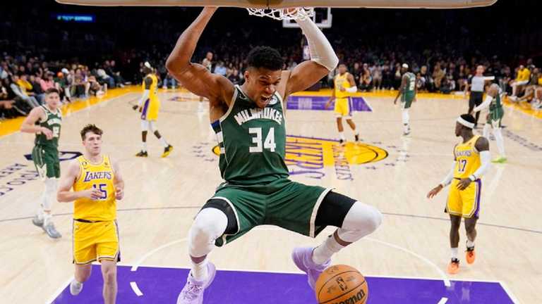 Яннис Адетокумбо / Фото AP / Mark J. Terrill Яннис Адетокумбо / Фото AP / Mark J. Terrill