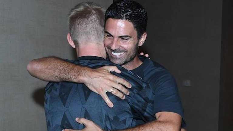 Зінченко в обіймах Артети / фото Арсенал Зінченко в обіймах Артети / фото Арсенал