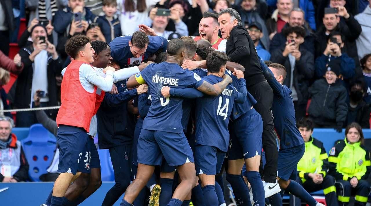 Месси вырвал победу над Лиллем / AFP