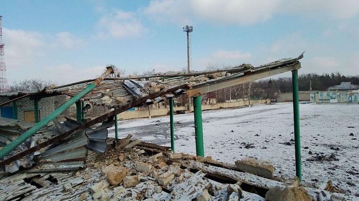 Россияне разрушили стадион в Харьковской области